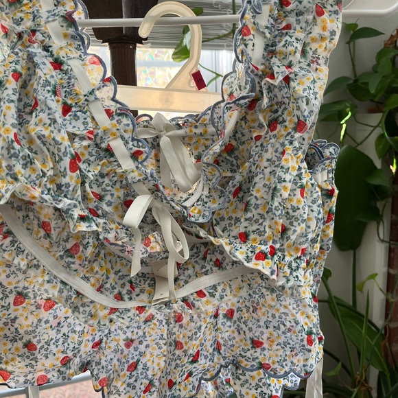 For love and Lemons strawberry kiss crop top and shorts : intimates - Picture 6 of 8